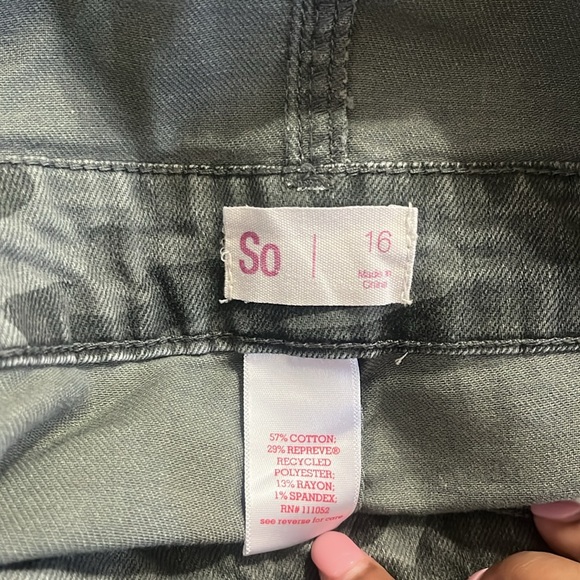 SO Girls Loose Fit Camouflage Overalls Size 16 and XS green long sleeve top - Picture 10 of 12